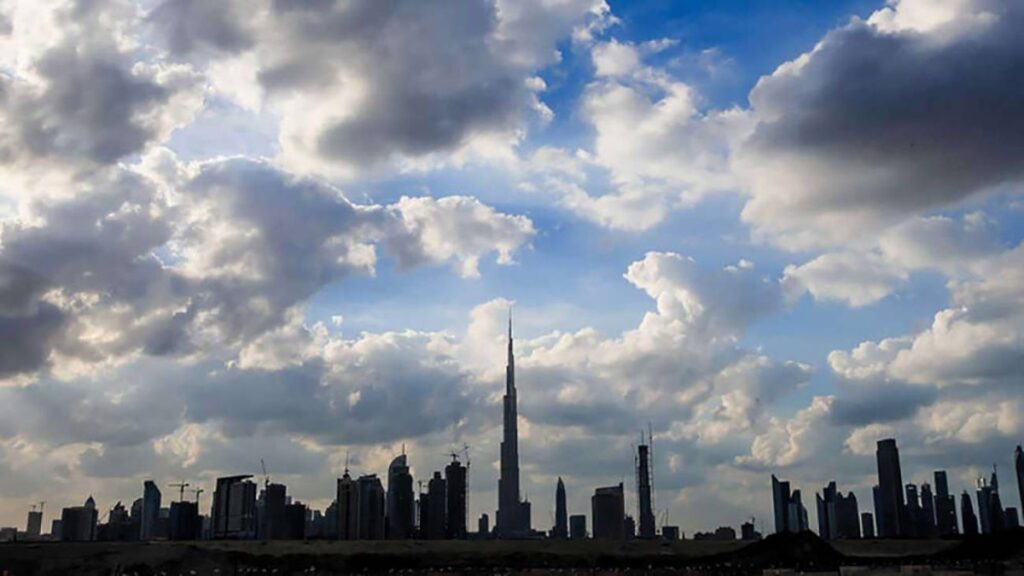 طقس الإمارات غداً صحو إلى غائم جزئياً Al Bayan