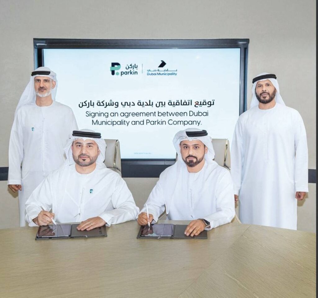 تعاون بين بلدية دبي و«باركن» للارتقاء بخدمات المواقف العامة وكفاءتها التشغيلية تعاون بين بلدية دبي و«باركن» للارتقاء بخدمات المواقف العامة وكفاءتها التشغيلية