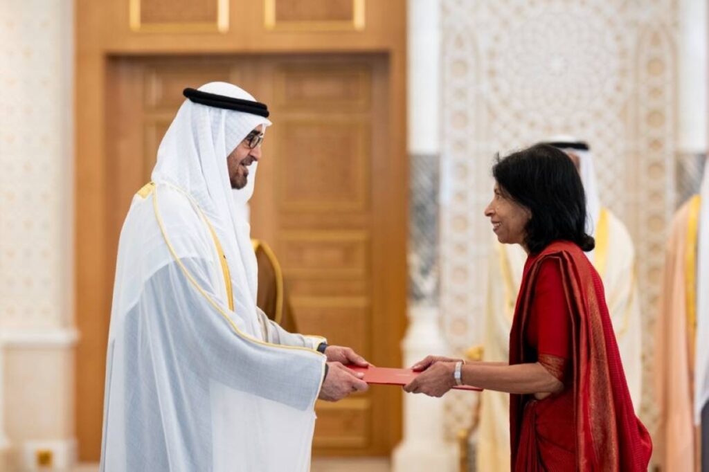 أمام رئيس الدولة.. سفير الإمارات لدى البرازيل يؤدي اليمين وسموه يتسلم أوراق اعتماد عدد من السفراء الجدد لدى الدولة Al Bayan