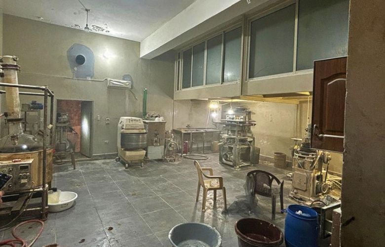 صورة وزعها الجيش اللبناني لإحدى غرف المعمل 