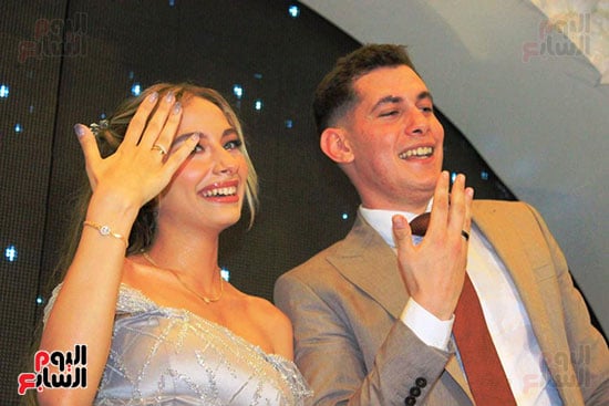 نور الدين امتياز وخطيبته (1)