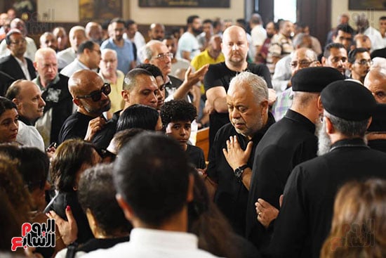 أشرف زكي يؤدي واجب العزاء فى جنازة لطفي لبيب أشرف زكي يؤدي واجب العزاء فى جنازة لطفي لبيب