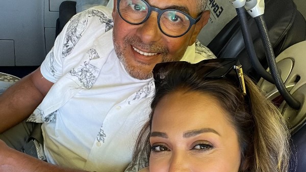 داليا البحيرى وزوجها يثيران الجدل في الطائرة