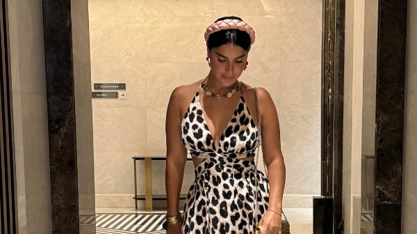 نورهان منصور تخطف الأنظار بالتايجر المكشوف نورهان منصور تخطف الأنظار بالتايجر المكشوف