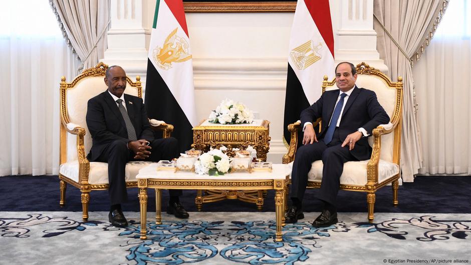 البرهان وحفتر في ضيافة السيسي ترتيبات للأزمة السودانية؟ – DW – 2025/7/2