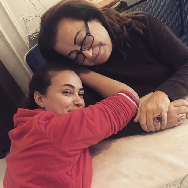 هند صبري ووالدتها الراحلة هند صبري ووالدتها الراحلة