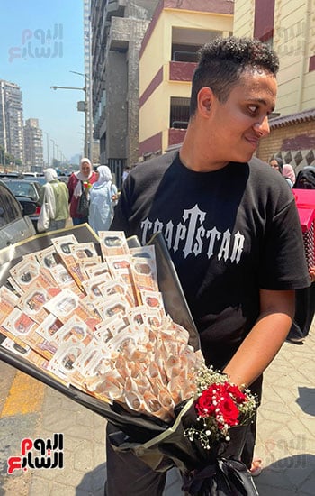 أسرة-فى-الجيزة-تحتفل-بابنتها-بعد-انتهاء-امتحانات-الثانوية-العامة-(10)