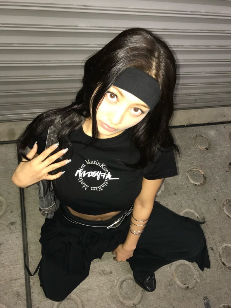 250728 Jihyo Instagram Update - "Logo New Logo #AD @Matinkim_Magazine #MatinkImhangeulline"