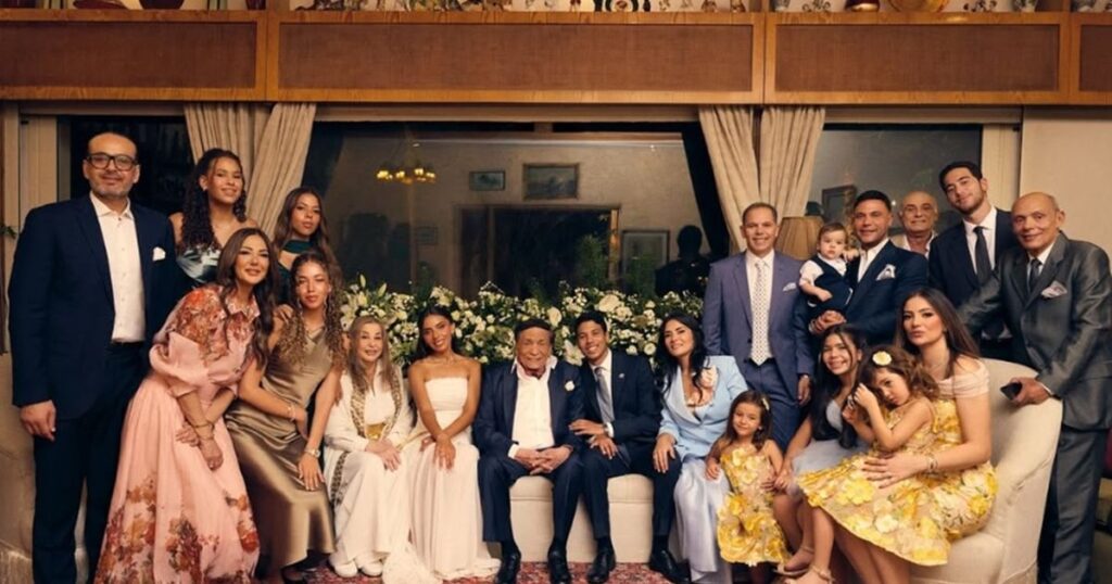 "الزعيم" عادل إمام يشعل مواقع التواصل الاجتماعي بصورة مع ...