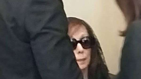 فيروز ترد على تعزية السفير المصري في جنازة زياد الرحباني