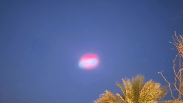 سحب أرجوانية تظهر في سماء مدن شرم الشيخ ودهب ونويبع بجنوب سيناء سحب أرجوانية تظهر في سماء مدن شرم الشيخ ودهب ونويبع بجنوب سيناء