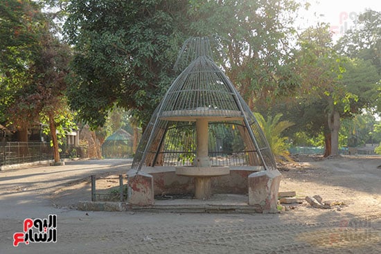 تجهيزات بالحديقة  (1)