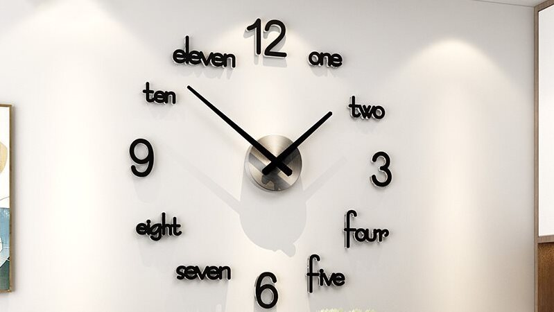 عقارب الساعة تتأخر 60 دقيقة مساء يوم خميس.. انطلاق التوقيت الشتوى في هذا الموعد تأخير الساعة 60 دقيقة إيذانًا بانتهاء التوقيت الصيفي 2025 في هذا الموعد