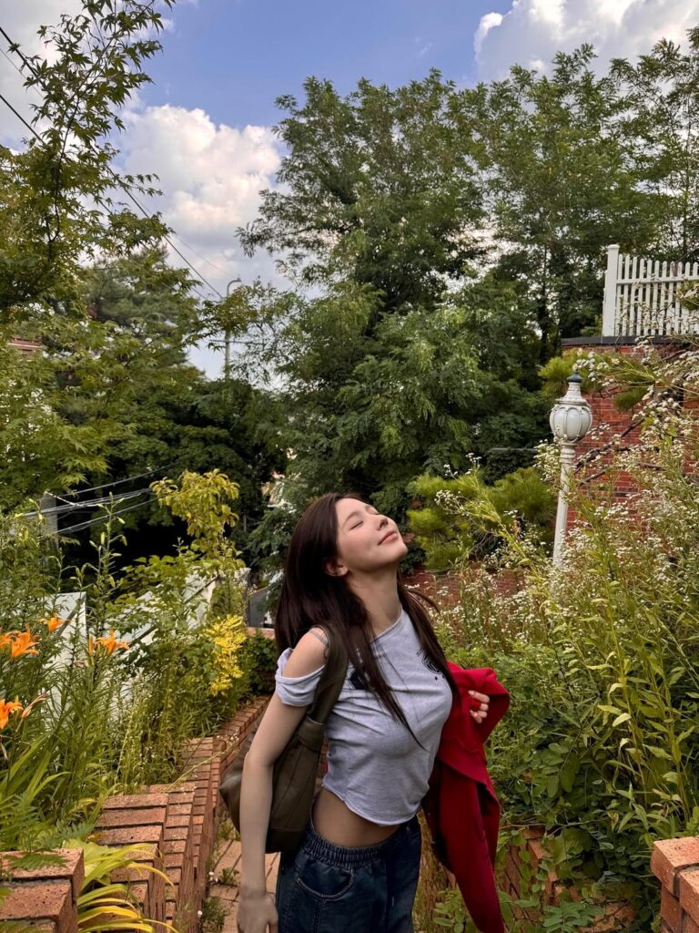 250717 Miyeon Instagram Update feat chuu