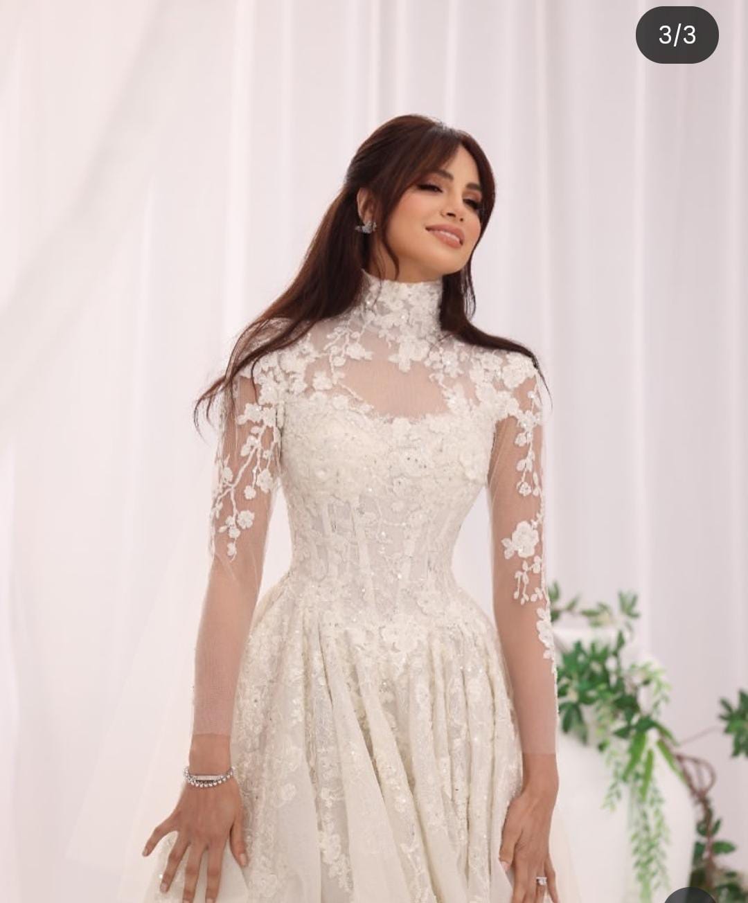 سر ظهور آمال ماهر بفستان زفاف أبيض (4)