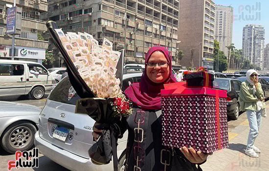 أسرة-فى-الجيزة-تحتفل-بابنتها-بعد-انتهاء-امتحانات-الثانوية-العامة-(8)