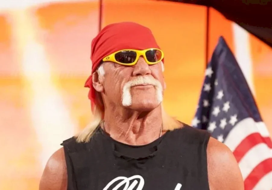 من الحلبة إلى هوليوود: رحلة هالك هوجان التي صنعت أسطورة لا تنسى