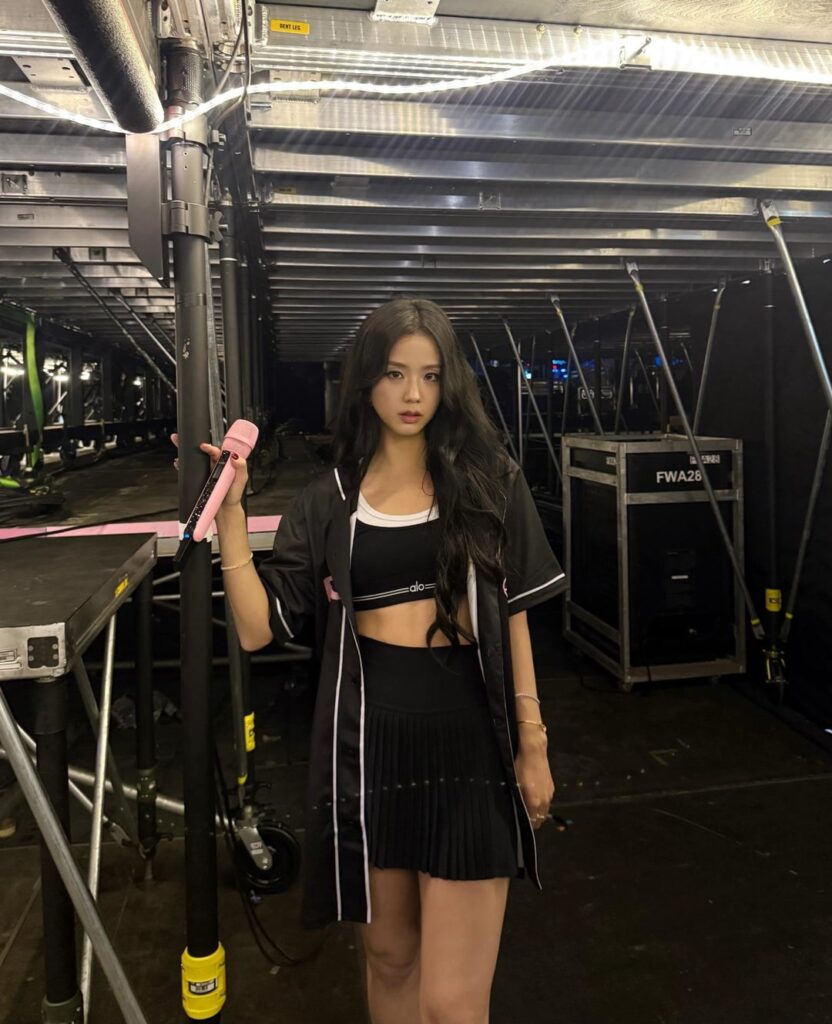 250718 تحديث تطبيق Jisoo | [📸]  في لوس أنجلوس