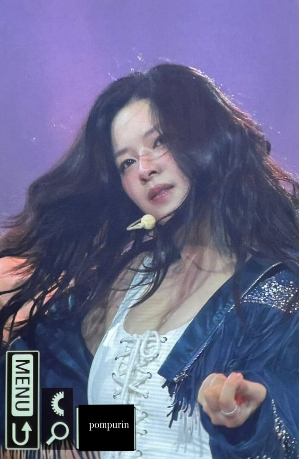 19072025 - يبدو Jeongyeon مثل الأميرة