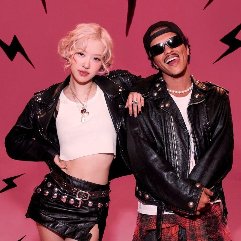 250721 Rosé and Brunomars 'Apt "كانت الأغنية الأكثر مبيعًا من قبل A K-Pop Act في الولايات المتحدة بواسطة وحدات إجمالية في النصف الأول من عام 2025
