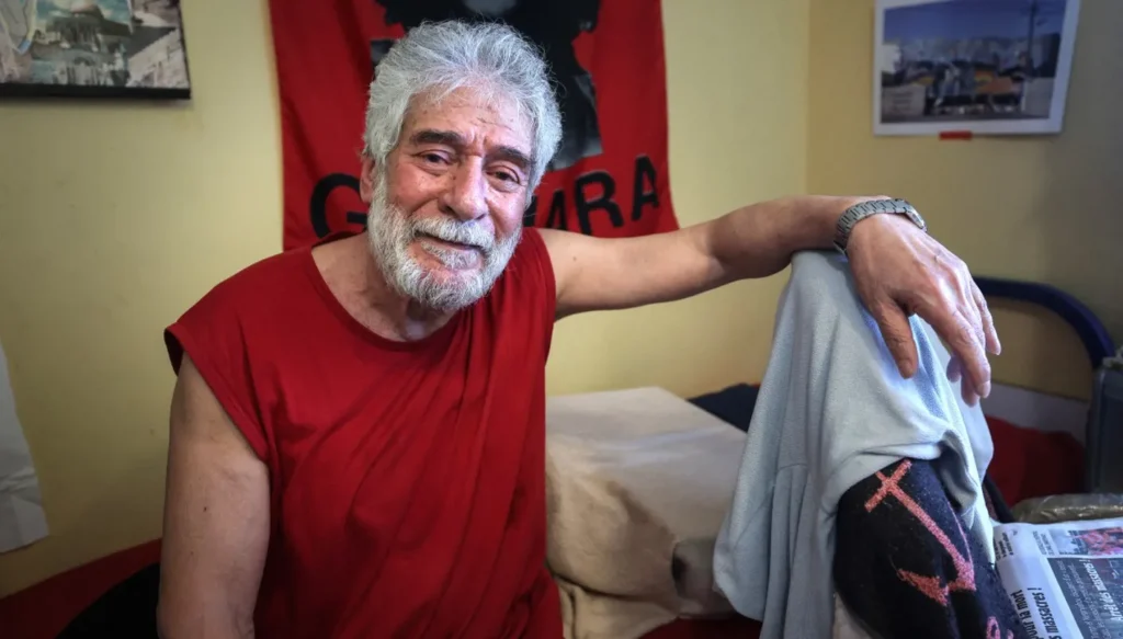 جورج عبدالله حُرّاً بعد 40 عاماً في السجون الفرنسية جورج عبدالله حُرّاً بعد 40 عاماً في السجون الفرنسية