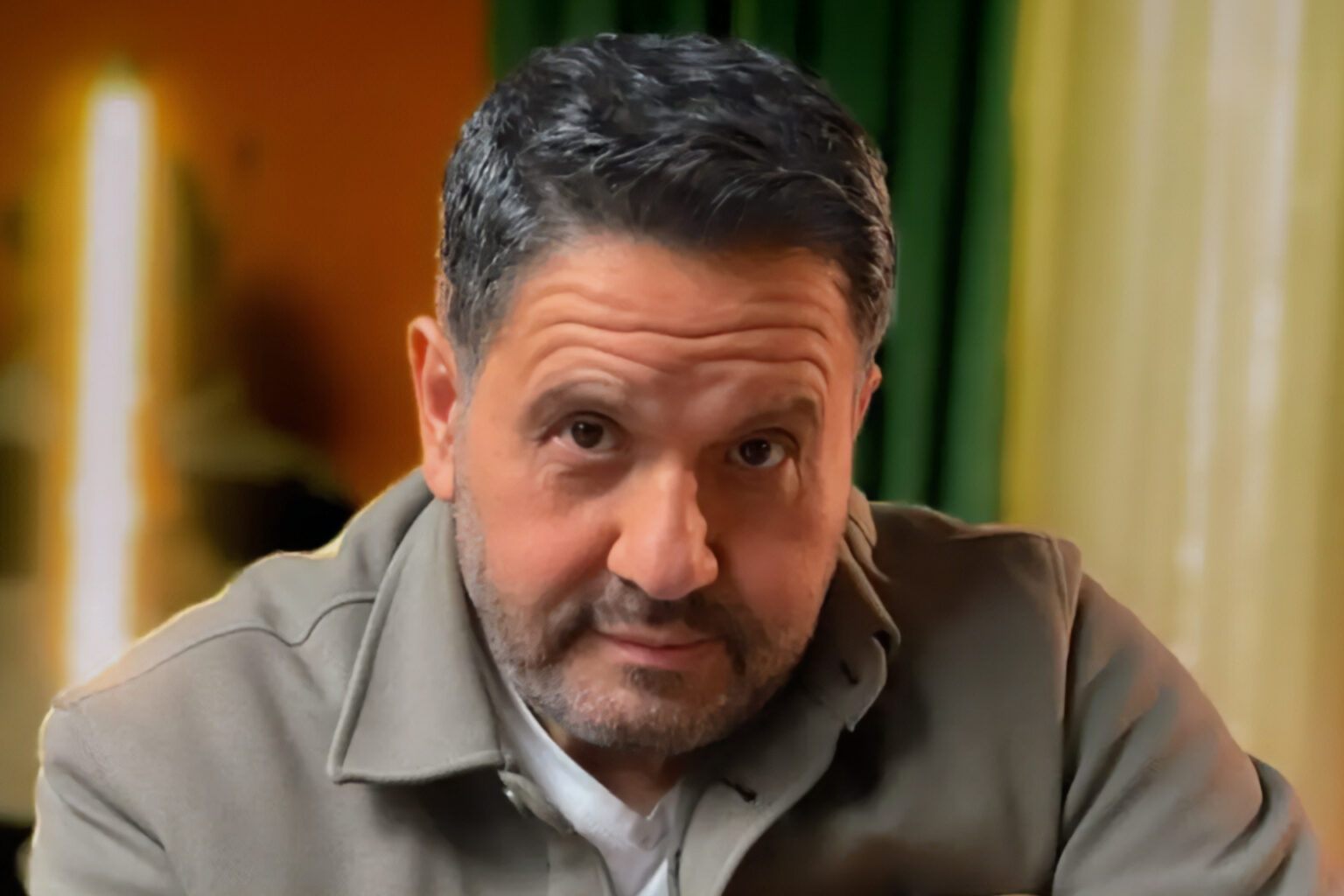 الفنان المصري إدوارد يكشف رحلة مرضه من حقن التخسيس إلى الجلطة والسرطان | فن