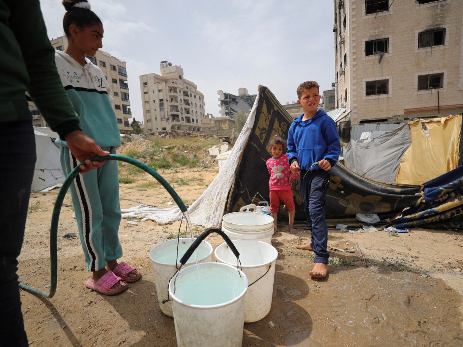 وسائل إعلام إسرائيلية: مشروع لتوصيل المياه إلى غزة.. والمؤسسة الأمنية وجهت تحذيرا للمستوى السياسي