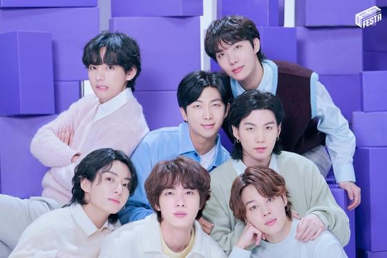حكم على موظف HYBE بالسجن بتهمة التداول في الخدمة العسكرية لـ BTS