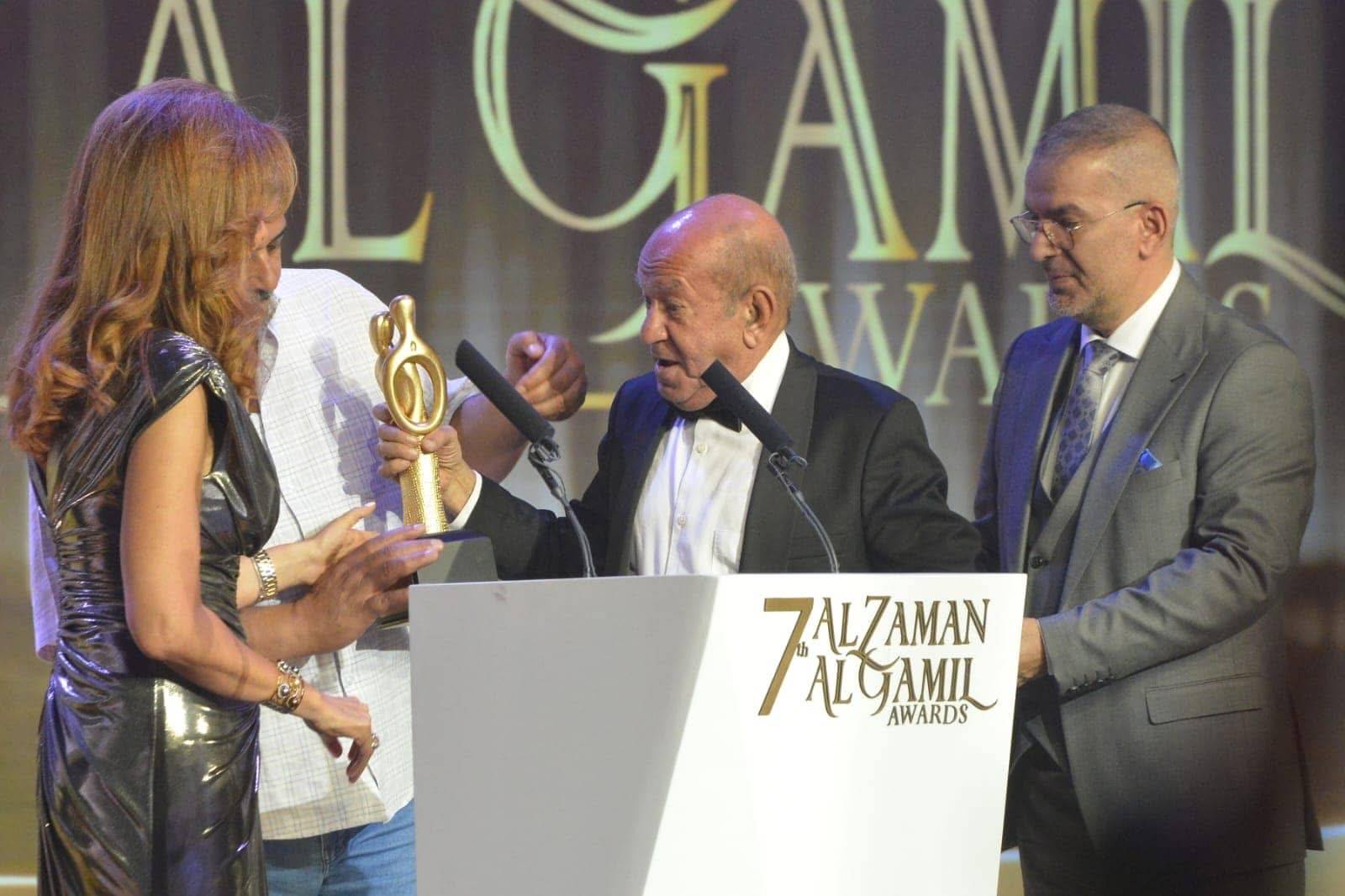 لطفي لبيب خلال تكريمه في مهرجان الزمن الجميل في بيروت. (أرشيفية)