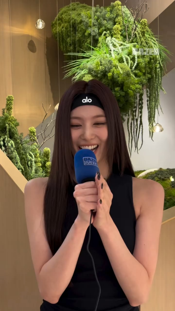 250701 تحديث Dazed Korea Instagram - Alo Sana. alo ~ هل تريد ممارسة الرياضة مع سانا؟ قابلت سانا في أول متجر رئيسي في آسيا.