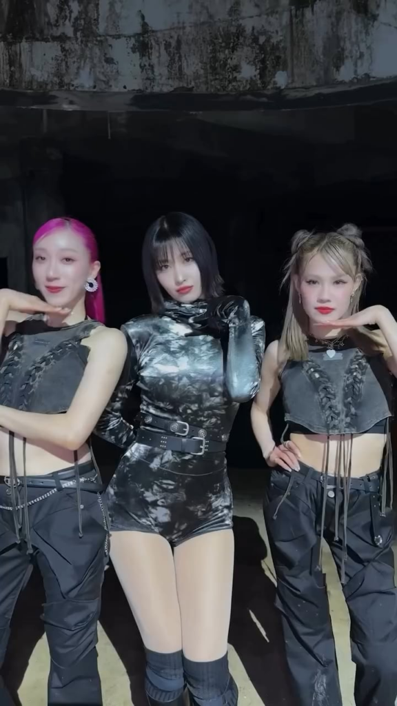 250711 تحديث Twicetagram مع Momo - هذا هو ل #ojogang 💚