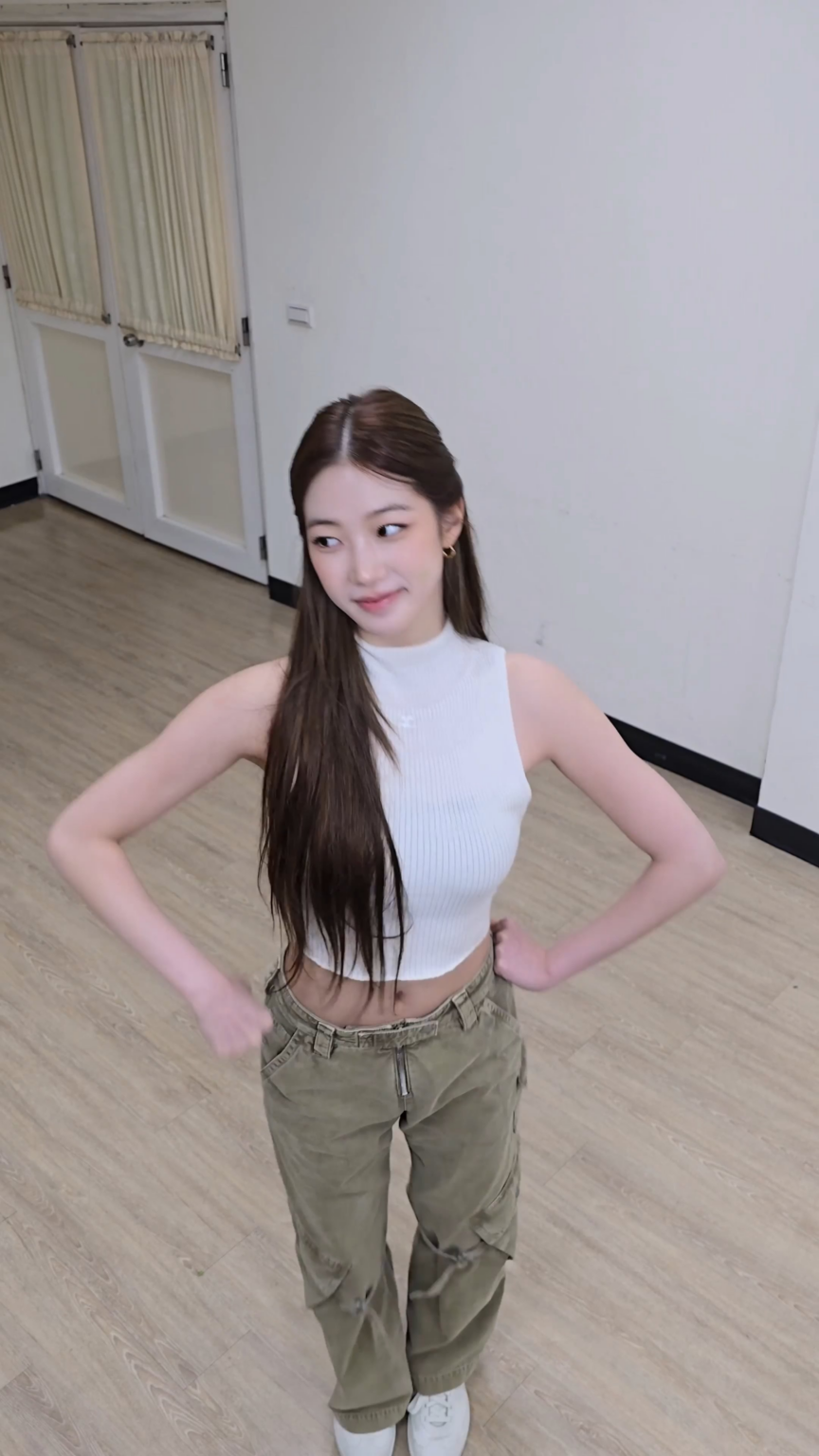 250727 تحديث Le Sserafim Douyin مع Kim Chaewon و Huh Yunjin & Kazuha - سمعت أن Fearnot يريد رؤيته؟ 👀