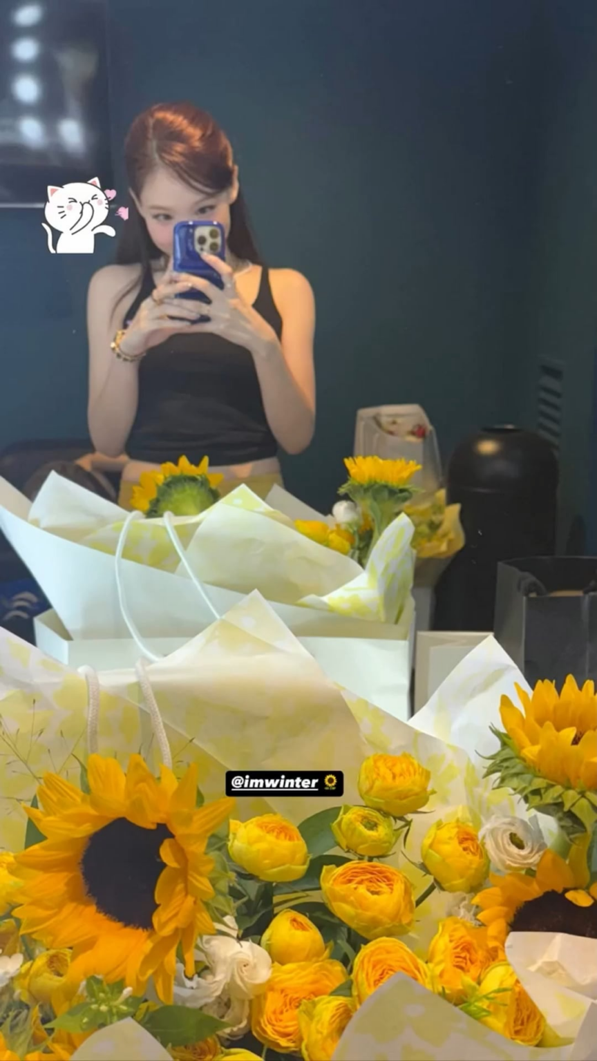 250721 تحديث قصة Winter Instagram مع مرتين Nayeon