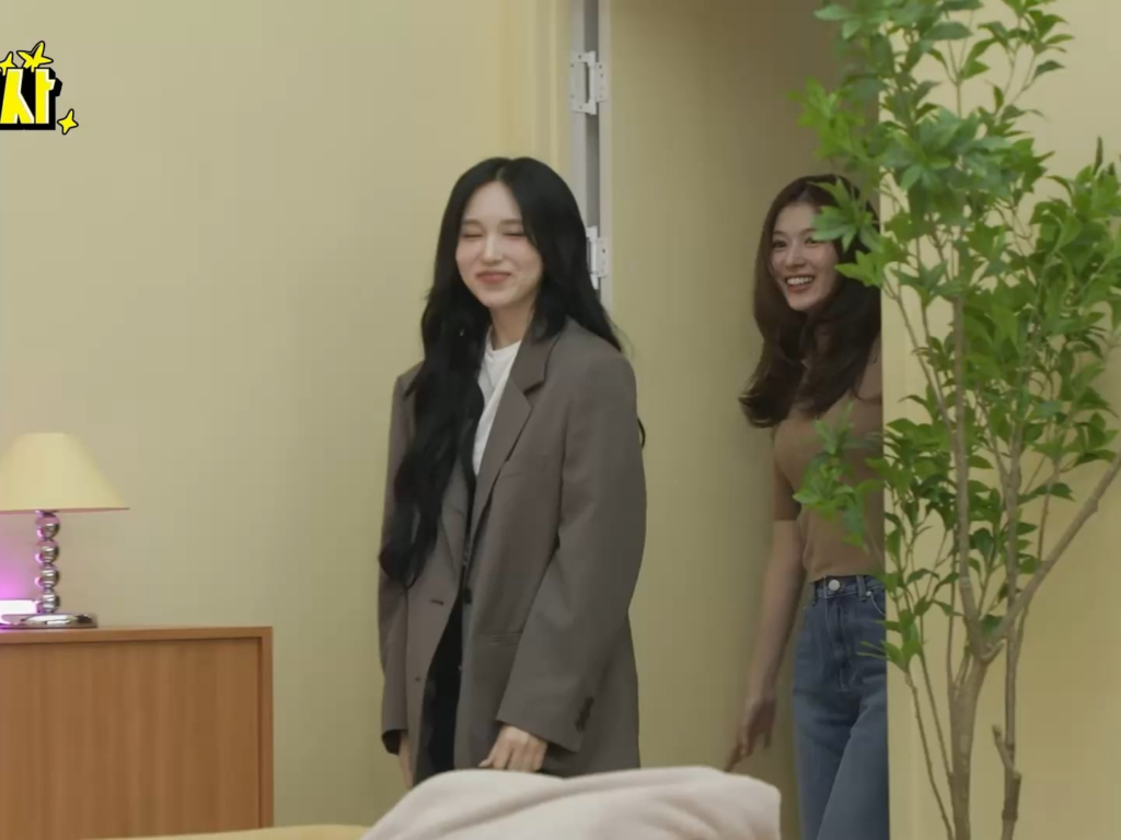 250709 - Misamo (Mina ، Sana ، Momo) تنضم إلى Jeongyeon في عرضها!