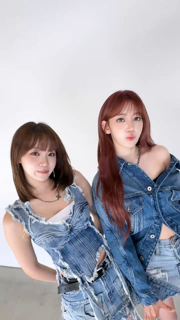 250727 le sserafim tiktok update with Kim Chaewon و Miyawaki Sakura - Denim Vibe 💙