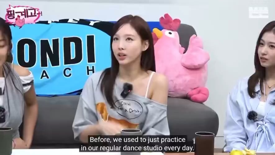 250714 ThisisforwTour Twitter Update - كشف مرتين أنهم قاموا ببناء نسخة طبق الأصل من المرحلة  World Tour 360 ° في Gyeonggi -do للبروفات بما في ذلك جميع المصاعد والدعائم. لقد كانوا يمارسون أكثر من 8 ساعات يوميًا.