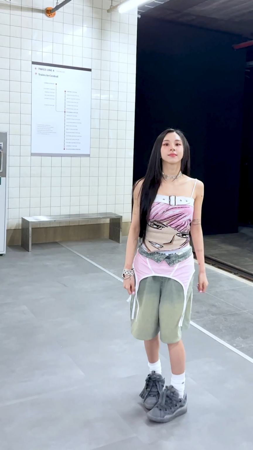 250718 تحديث Tiktok - مجرد فيبين في غرفتي 🎧🌀 chaeyoung