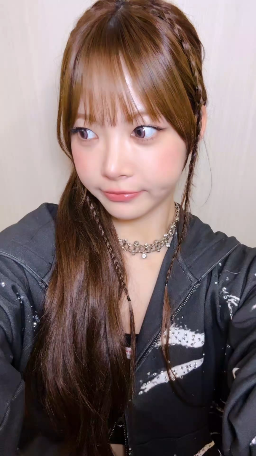 250703 Le Sserafim Tiktok Update مع Hong Eunchae - Hong Eunchae لديه توهج مختلف