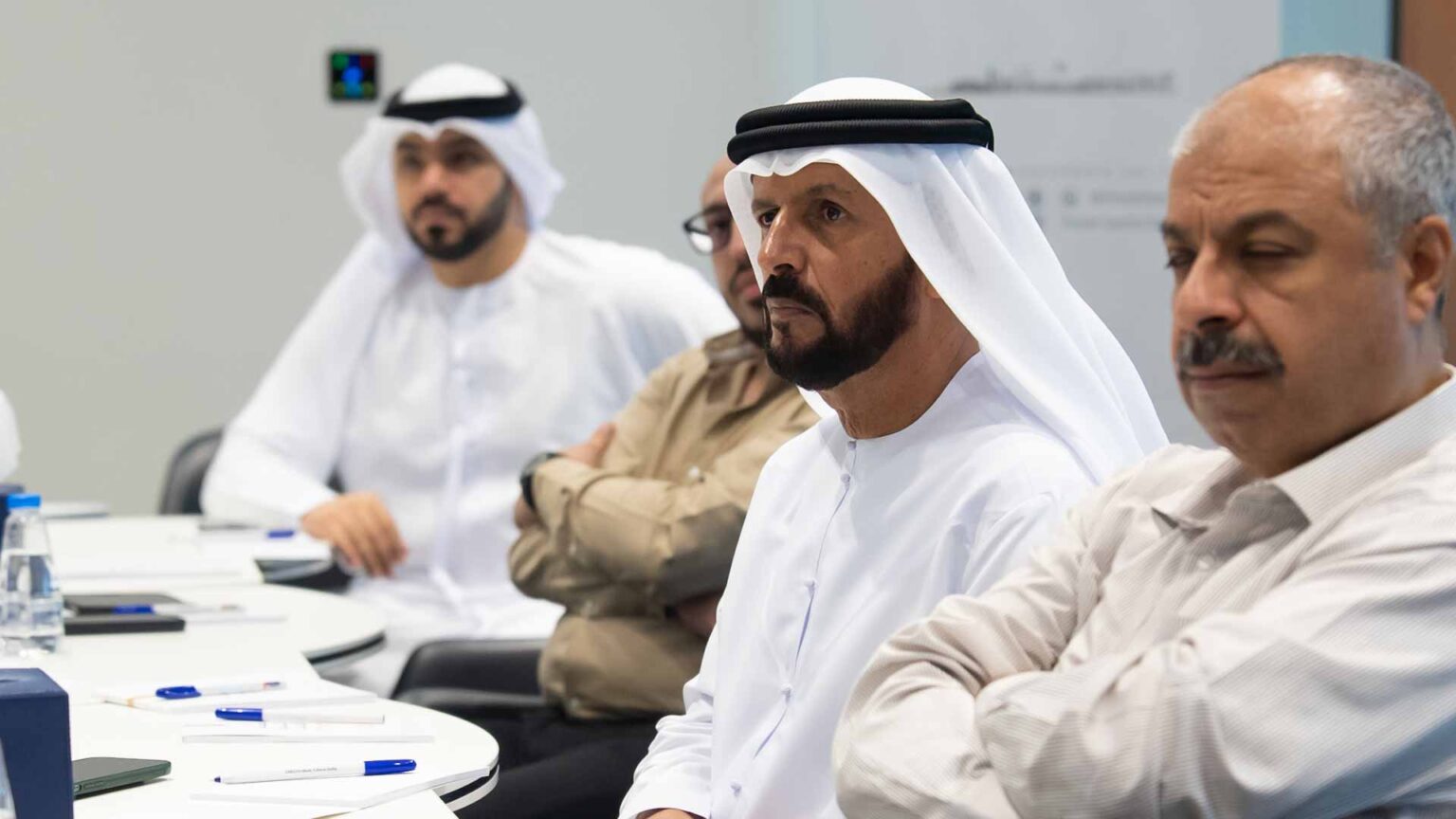 في ورشة..الشارقة الرياضييبحث توحيد عقود اللاعبين بأندية الإمارة في ورشة..الشارقة الرياضييبحث توحيد عقود اللاعبين بأندية الإمارة