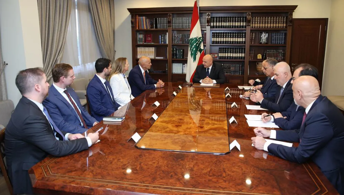 الرئيس جوزف عون خلال لقائه الموفد الأميركي توم برّاك في قصر بعبدا
