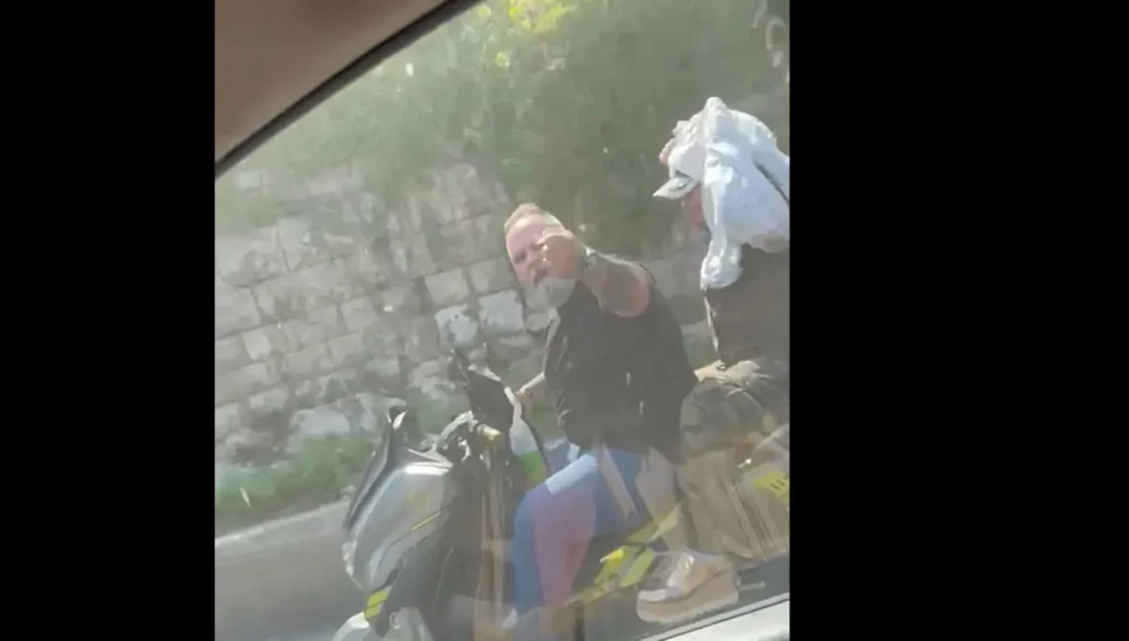 بالفيديو والصور- الاعتداء على الصحافية بترا أبو حيدر الحامل بشهرها الثامن بـ’الضرب والعضّ’ بالفيديو والصور- الاعتداء على الصحافية بترا أبو حيدر الحامل بشهرها الثامن بـ'الضرب والعضّ'