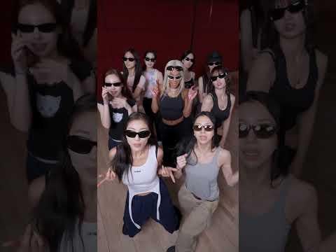 مرتين مع Saweetie - هذا هو (تحدي الرقص) (250725)