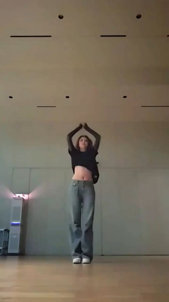 250705 Huh Yunjin - Killin 'It Girl (Orig. BTS J -Hope) (تحدي الرقص)