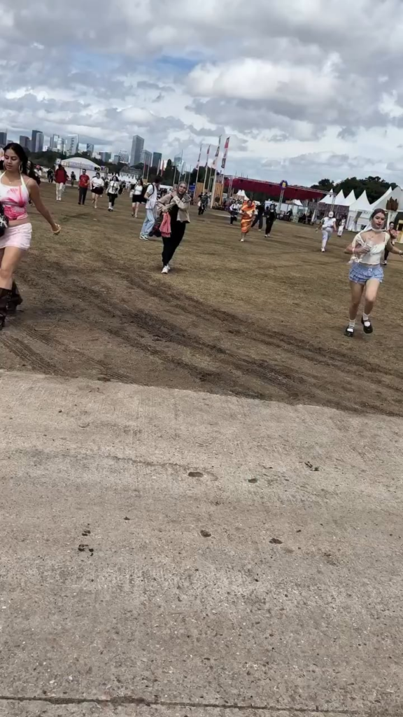 250720 Lollapalooza Paris Instagram Reels Update - من الذي ترشحه؟ Ive !!! 🏃‍♀.