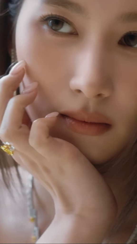 250701 تحديث Graff Instagram - Graff X Sana in Paris: Twice Sana تأخذ رحلة ساحرة عبر باريس ، مدينة الحب النهائية.