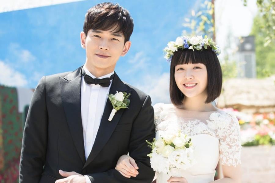 Bang Minah يوم الفتاة وعلى Joo Wan يعلن الزواج