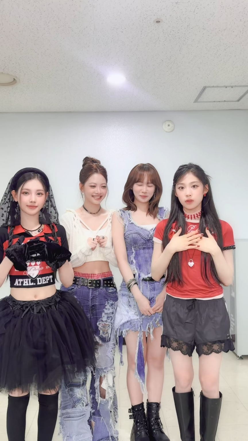 250708 Kim Chaewon & Hong Eunchae مع Baby Dont Yihyun & Beni - F Girl (تحدي الرقص)