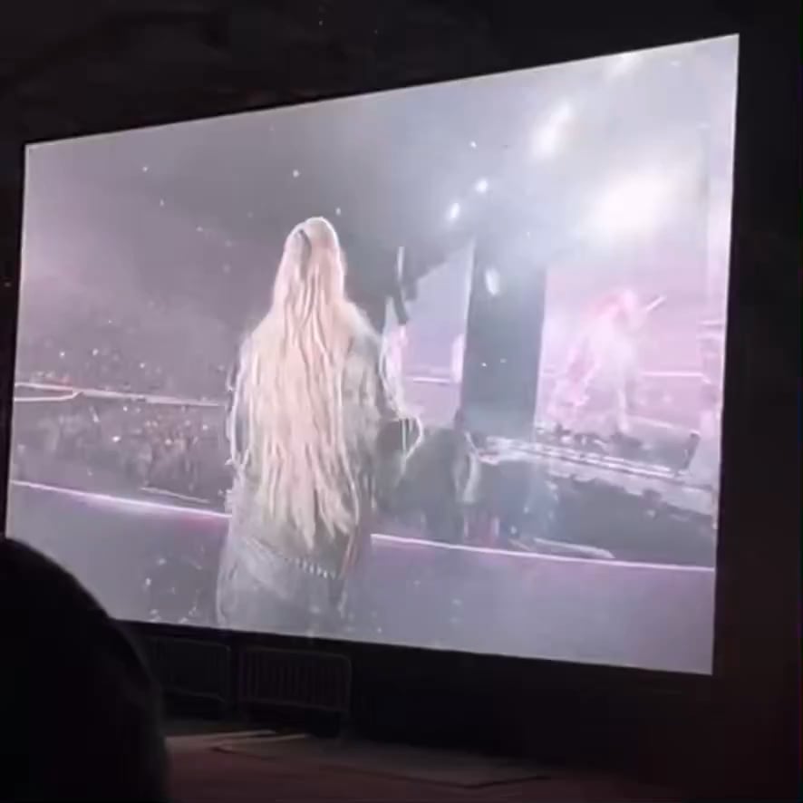 250705 جلبت Rosé وميض محظوظ على خشبة المسرح أثناء "APT". @ Blackpink World Tour  في Goyang D1
