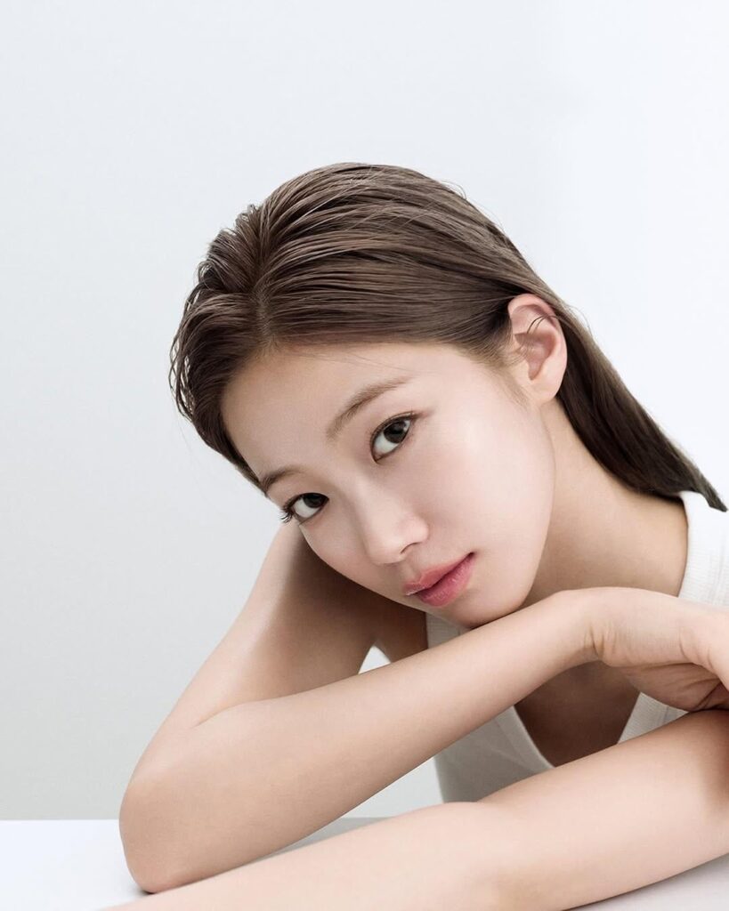 250720 Vidivici Korea Instagram Update مع Kazuha