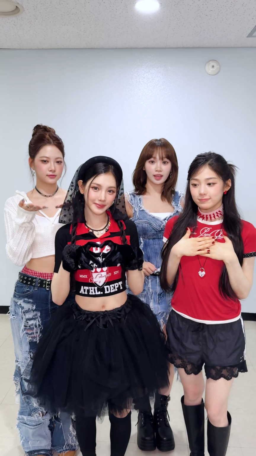 250708 Kim Chaewon & Hong Eunchae مع Baby Dont Yihyun & Beni - مختلف (تحدي الرقص)